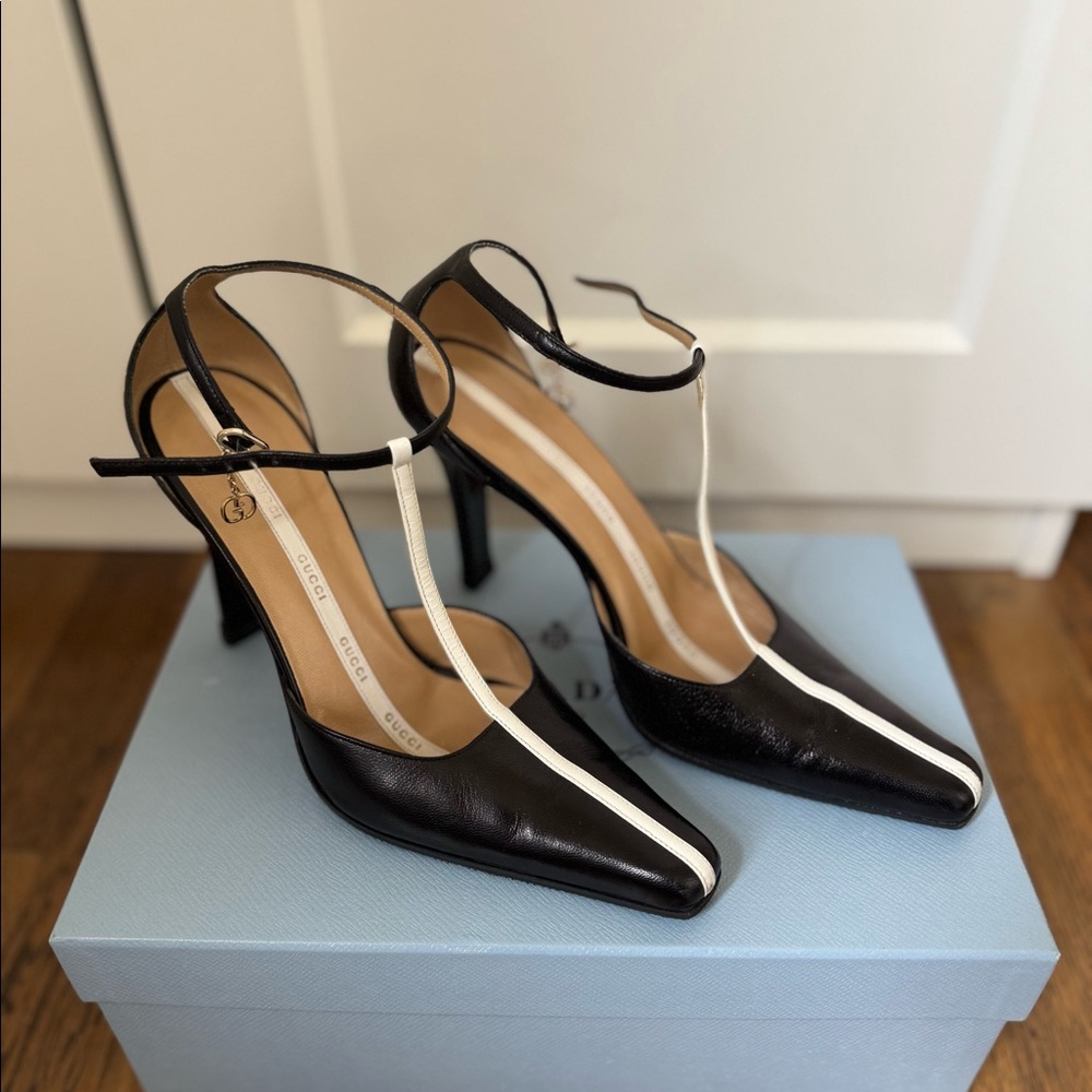 Vintage Gucci Heels - Picture 3 of 5